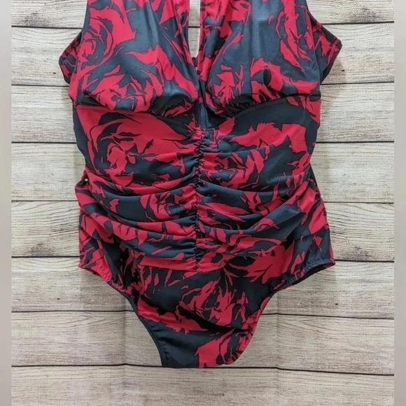 MagicSuit One Piece Swimsuit Size 20W Tummy Control Ruched Swimdress Gray Red - Picture 3 of 15